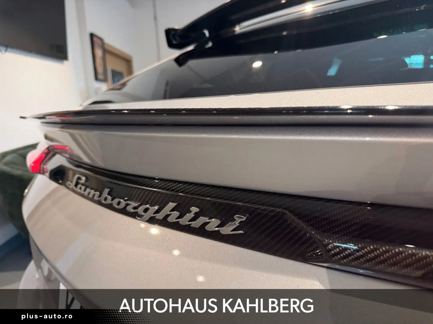 LAMBORGHINI Urus PERFORMANTE CARBON B&O AKRAPO.
