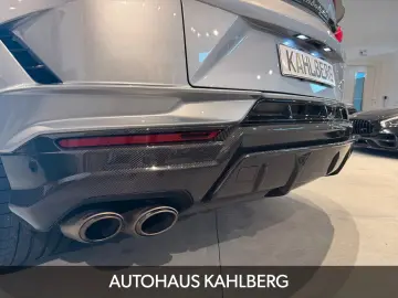 LAMBORGHINI Urus PERFORMANTE CARBON B&O AKRAPO.