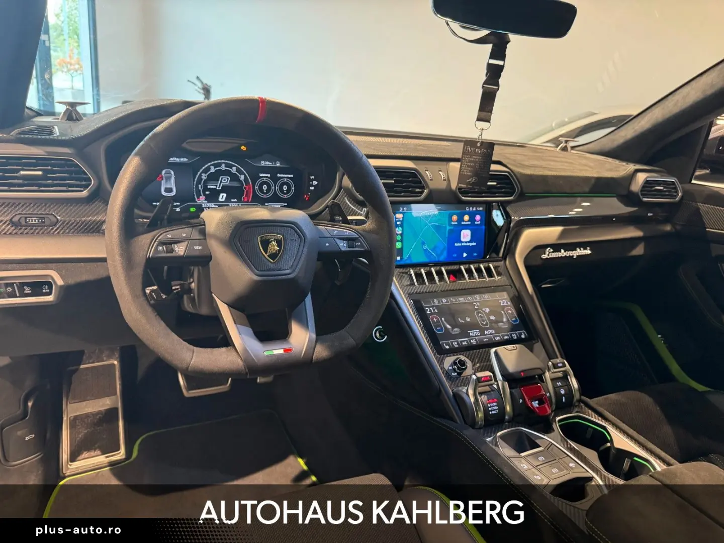 LAMBORGHINI Urus PERFORMANTE CARBON B&O AKRAPO.