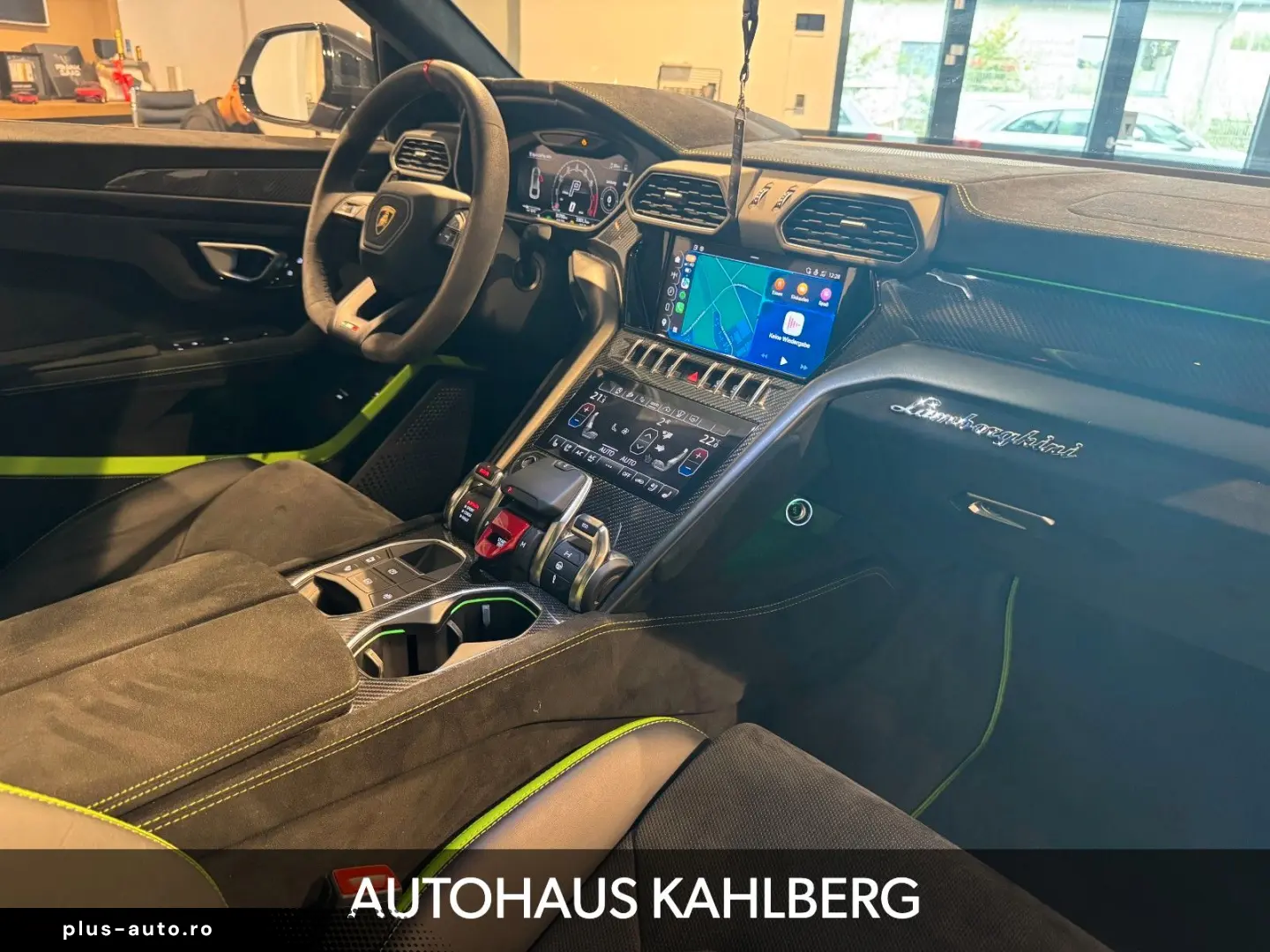 LAMBORGHINI Urus PERFORMANTE CARBON B&O AKRAPO.