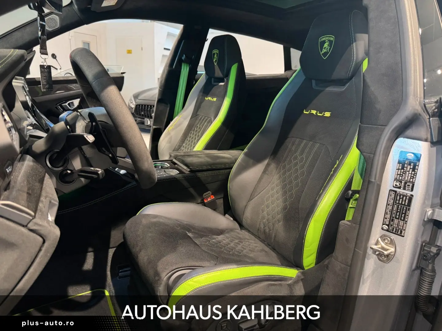LAMBORGHINI Urus PERFORMANTE CARBON B&O AKRAPO.