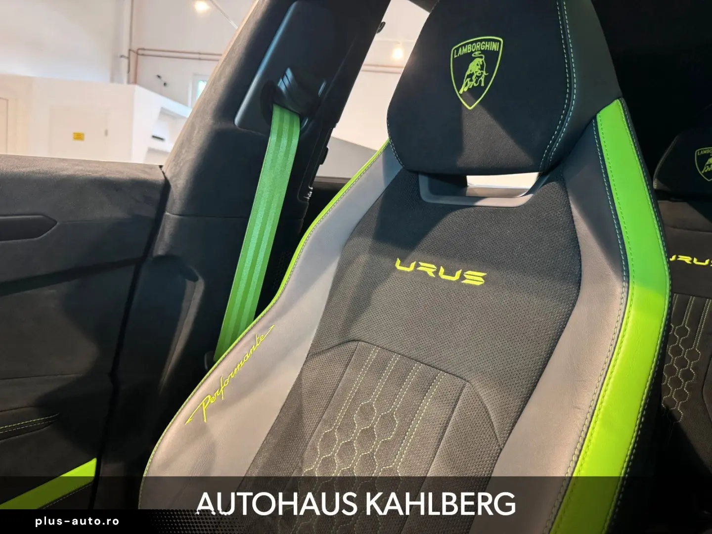 LAMBORGHINI Urus PERFORMANTE CARBON B&O AKRAPO.