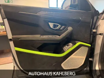 LAMBORGHINI Urus PERFORMANTE CARBON B&O AKRAPO.