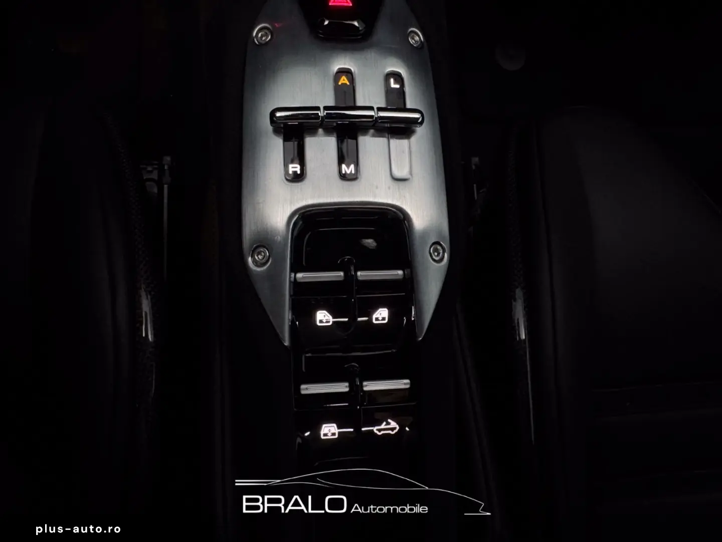 FERRARI SF90 Spider  Daytona Racing Seats  Lift