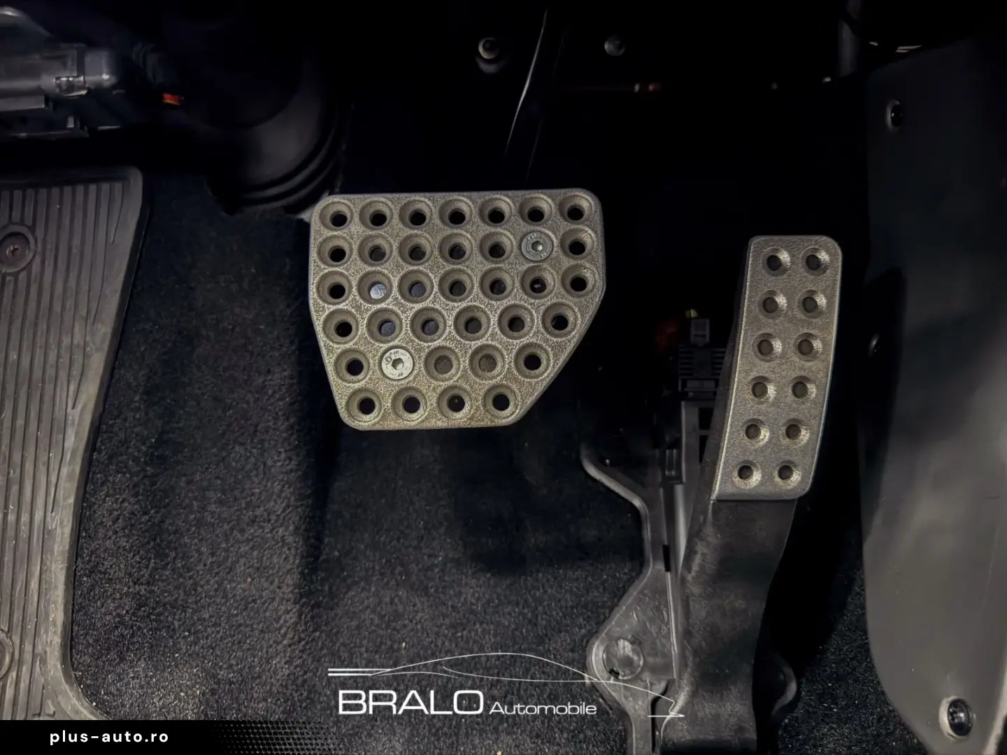 FERRARI SF90 Spider  Daytona Racing Seats  Lift