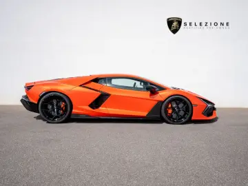 LAMBORGHINI Revuelto V12   FULL CARBON   PASSENGER-DISPLAY