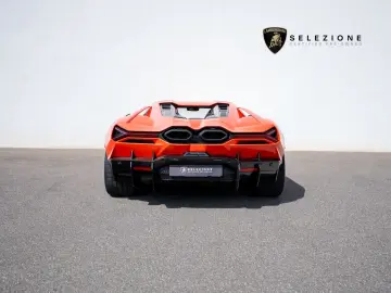 LAMBORGHINI Revuelto V12   FULL CARBON   PASSENGER-DISPLAY