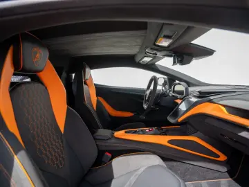 LAMBORGHINI Revuelto V12   FULL CARBON   PASSENGER-DISPLAY
