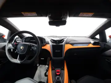 LAMBORGHINI Revuelto V12   FULL CARBON   PASSENGER-DISPLAY