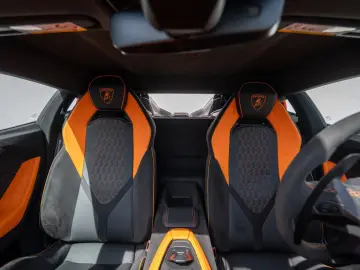 LAMBORGHINI Revuelto V12   FULL CARBON   PASSENGER-DISPLAY
