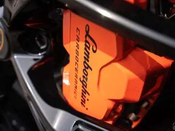 LAMBORGHINI Revuelto V12   FULL CARBON   PASSENGER-DISPLAY