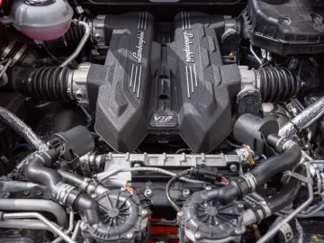 LAMBORGHINI Revuelto V12   FULL CARBON   PASSENGER-DISPLAY