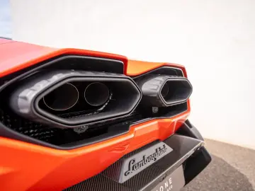 LAMBORGHINI Revuelto V12   FULL CARBON   PASSENGER-DISPLAY