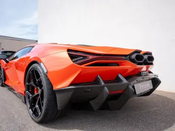 LAMBORGHINI Revuelto V12   FULL CARBON   PASSENGER-DISPLAY