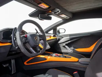 LAMBORGHINI Revuelto V12   FULL CARBON   PASSENGER-DISPLAY
