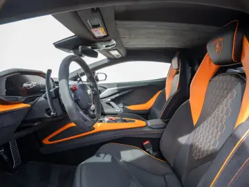 LAMBORGHINI Revuelto V12   FULL CARBON   PASSENGER-DISPLAY