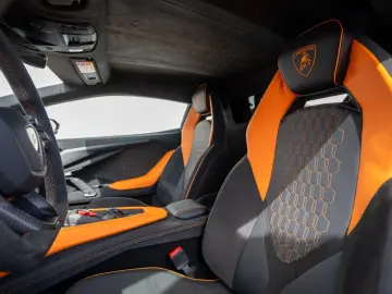 LAMBORGHINI Revuelto V12   FULL CARBON   PASSENGER-DISPLAY