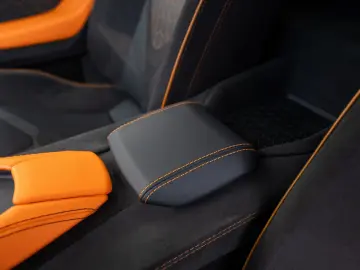 LAMBORGHINI Revuelto V12   FULL CARBON   PASSENGER-DISPLAY