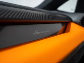 LAMBORGHINI Revuelto V12   FULL CARBON   PASSENGER-DISPLAY