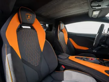 LAMBORGHINI Revuelto V12   FULL CARBON   PASSENGER-DISPLAY
