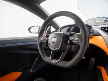 LAMBORGHINI Revuelto V12   FULL CARBON   PASSENGER-DISPLAY