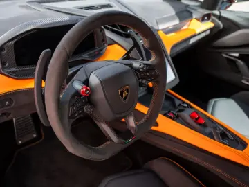 LAMBORGHINI Revuelto V12   FULL CARBON   PASSENGER-DISPLAY