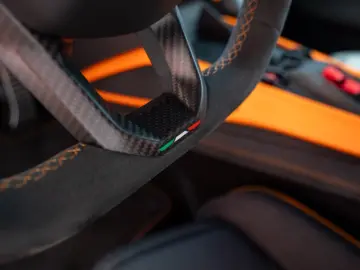 LAMBORGHINI Revuelto V12   FULL CARBON   PASSENGER-DISPLAY