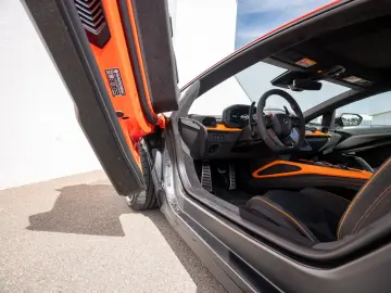 LAMBORGHINI Revuelto V12   FULL CARBON   PASSENGER-DISPLAY