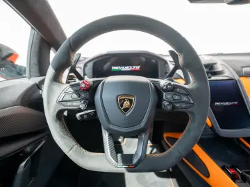 LAMBORGHINI Revuelto V12   FULL CARBON   PASSENGER-DISPLAY