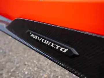 LAMBORGHINI Revuelto V12   FULL CARBON   PASSENGER-DISPLAY
