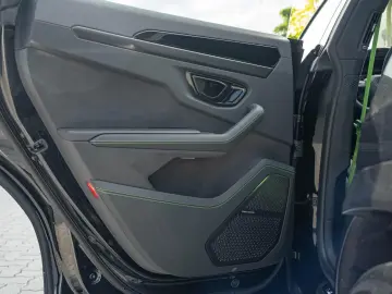 LAMBORGHINI Urus SE  23  Bang&Olufsen Panorama Massage