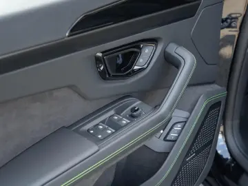 LAMBORGHINI Urus SE  23  Bang&Olufsen Panorama Massage