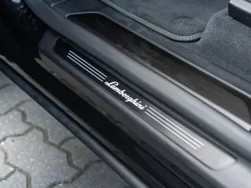 LAMBORGHINI Urus SE  23  Bang&Olufsen Panorama Massage