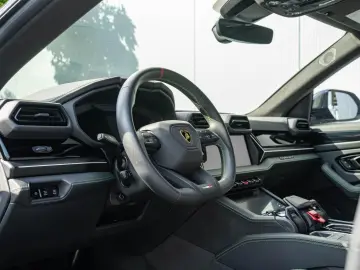 LAMBORGHINI Urus SE  23  Bang&Olufsen Panorama Massage