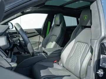 LAMBORGHINI Urus SE  23  Bang&Olufsen Panorama Massage