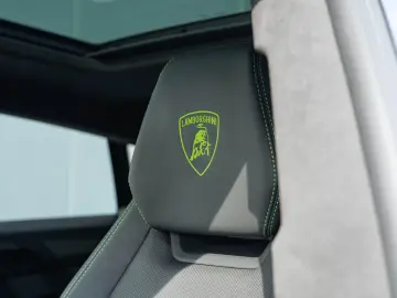 LAMBORGHINI Urus SE  23  Bang&Olufsen Panorama Massage