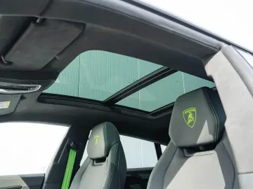 LAMBORGHINI Urus SE  23  Bang&Olufsen Panorama Massage