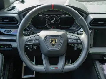 LAMBORGHINI Urus SE  23  Bang&Olufsen Panorama Massage