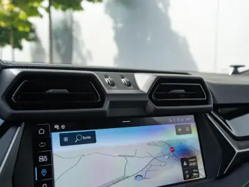 LAMBORGHINI Urus SE  23  Bang&Olufsen Panorama Massage
