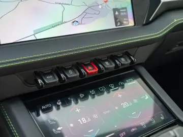 LAMBORGHINI Urus SE  23  Bang&Olufsen Panorama Massage