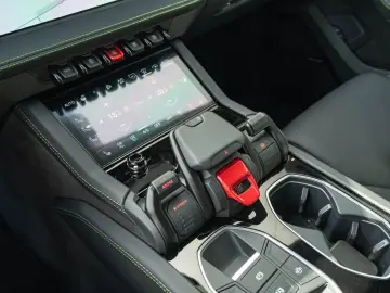 LAMBORGHINI Urus SE  23  Bang&Olufsen Panorama Massage