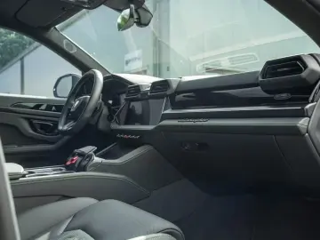 LAMBORGHINI Urus SE  23  Bang&Olufsen Panorama Massage