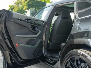 LAMBORGHINI Urus SE  23  Bang&Olufsen Panorama Massage