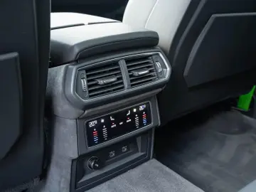 LAMBORGHINI Urus SE  23  Bang&Olufsen Panorama Massage