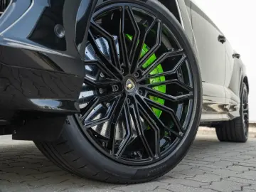 LAMBORGHINI Urus SE  23  Bang&Olufsen Panorama Massage