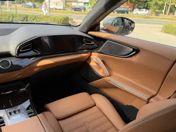 FERRARI Purosangue  Massage Panorama