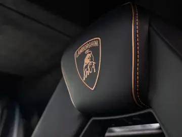 LAMBORGHINI Revuelto MY25 Verde Hydra Carbon ext. Comf.Seat