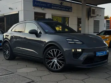 PORSCHE Macan Electric 4 S PANO CHRONO 360 BOSE AIR VOLL