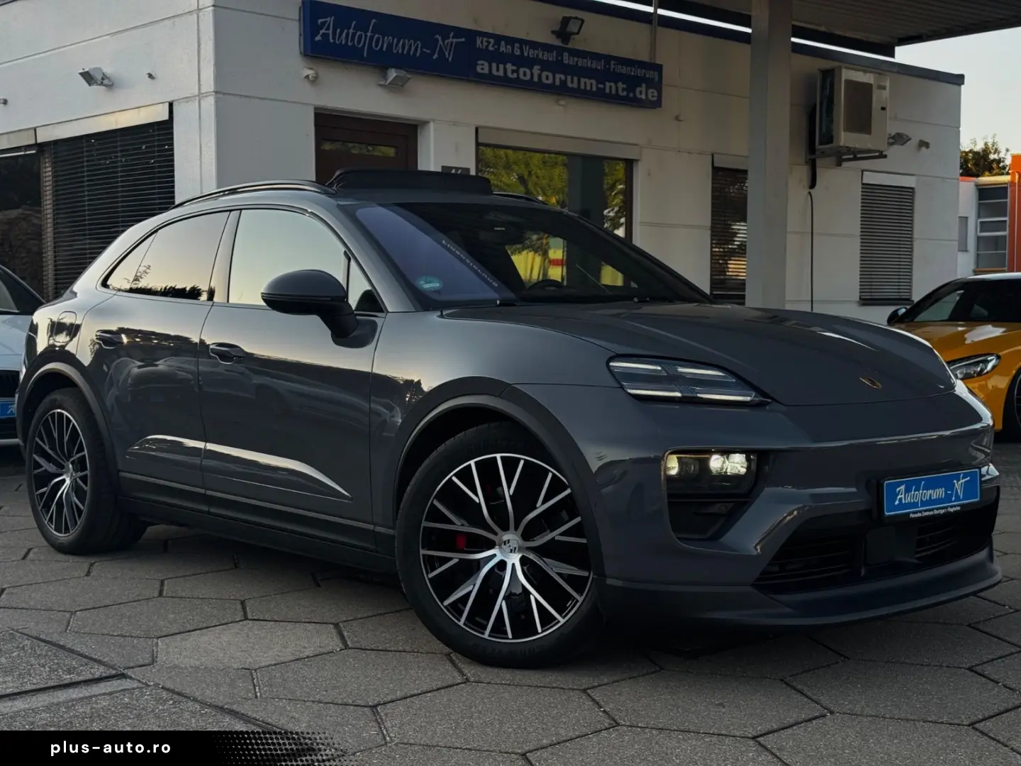 PORSCHE Macan Electric 4 S PANO CHRONO 360 BOSE AIR VOLL