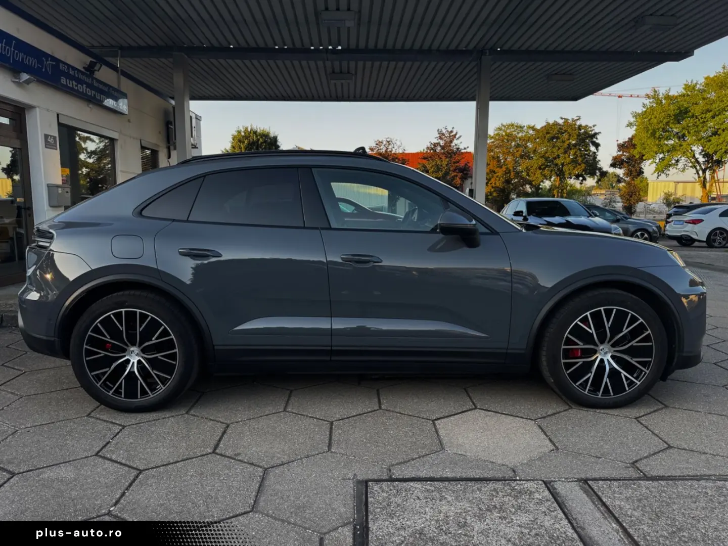 PORSCHE Macan Electric 4 S PANO CHRONO 360 BOSE AIR VOLL